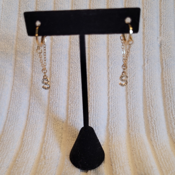 Steve Madden Women's Chain and Casted Stone "S" Letter Initial Earrings … - Picture 3 of 4